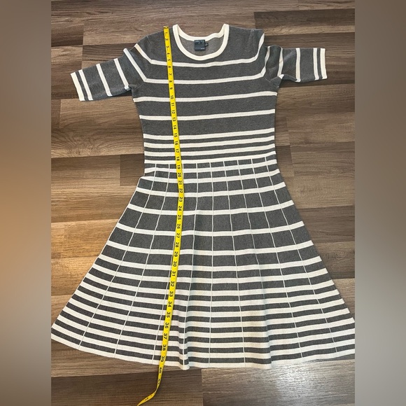 Gabby Skye Fit And Flare Sweater Retro Style Swing Dress SZ Med - Picture 5 of 8